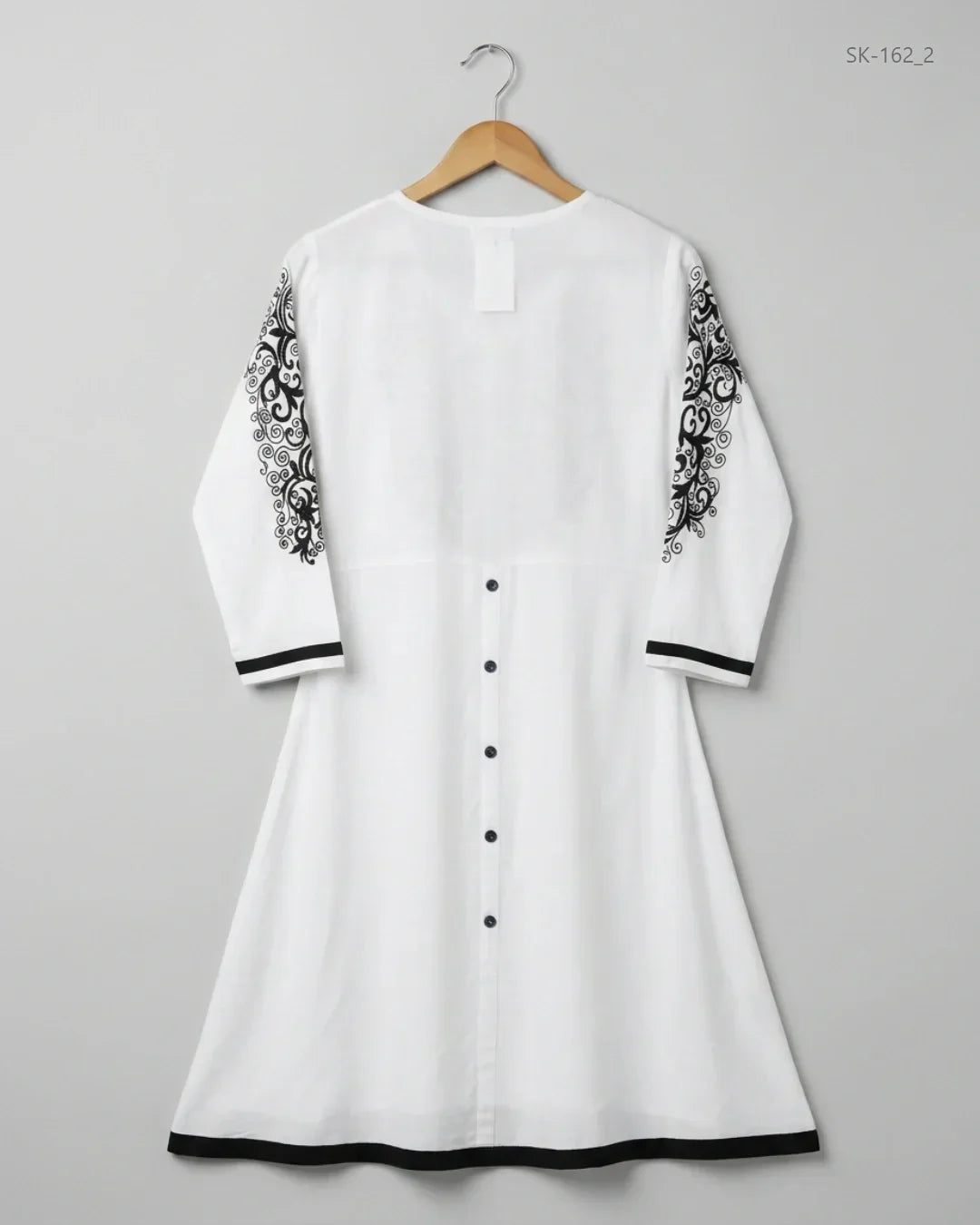 Shop Excellent Condition Black & White Lawn Summer Kurti by CUT LABEL for Womens at OTS - Online Thrift Store Pakistan (SK-162)