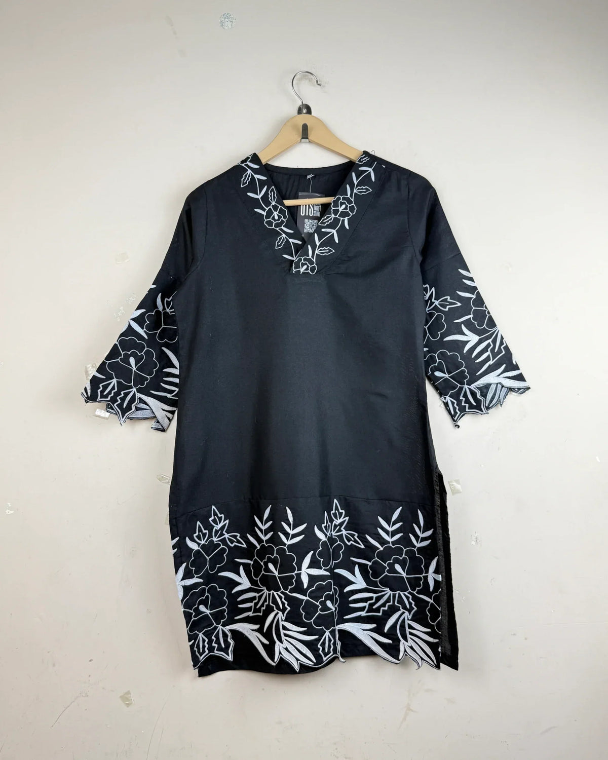Shop Premium Summer Kurti by Cut Label | Preloved Branded Clothes | Black Cotton | | OTS Thrift Store Karachi Pakistan
