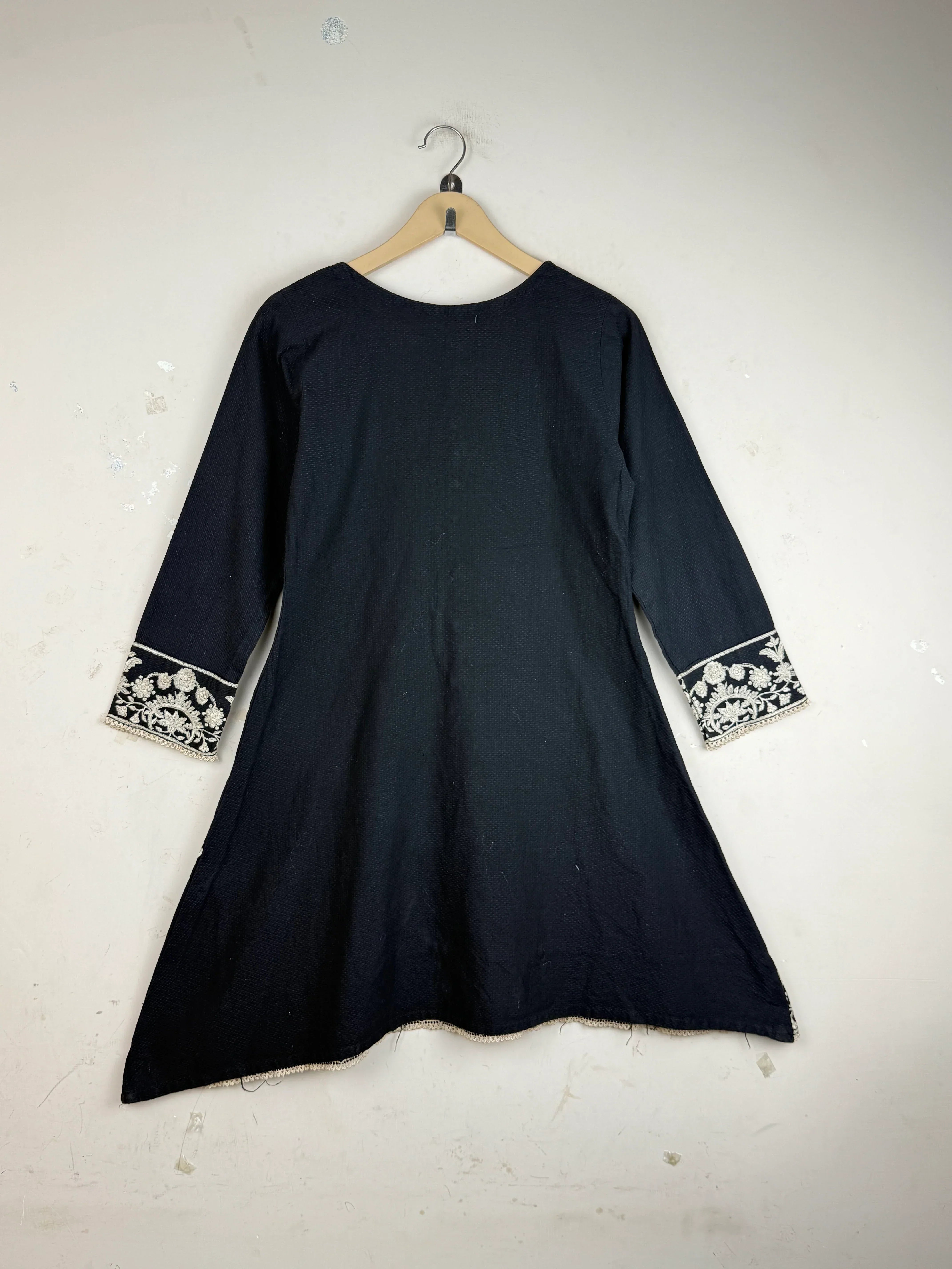 Preloved Summer Kurti by Dars fabricon in Black khaddar for Women - Excellent Condition | OTS Pakistan (SK-86)