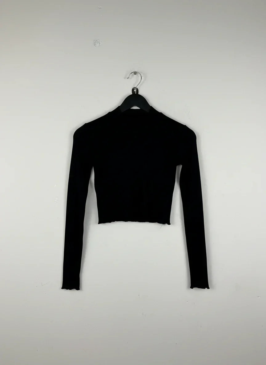 Premium Condition Winter Crop Tops | Preloved pull&Bear | Black Cotton | Thrift Shop for Women Islamabad Pakistan | OTS