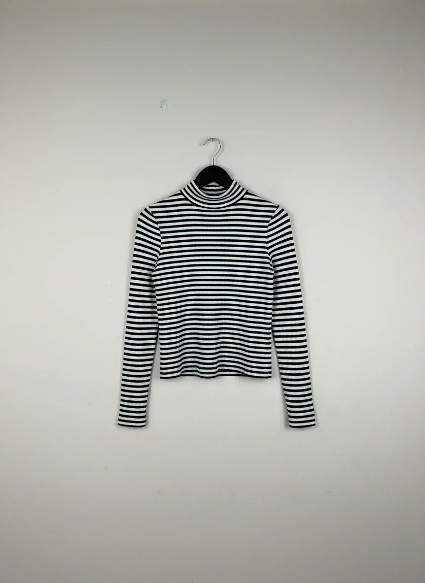 UK Imported secondhand Winter Crop Tops - River Island brand, Black & White Viscose, Premium condition, for Women - Online Thrift Store Islamabad Pakistan