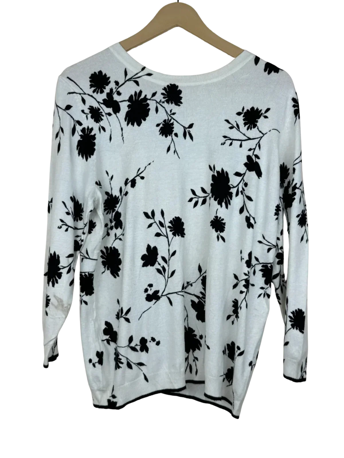 Secondhand Branded Winter Knitted Tops by Unknown, White Viscose fabric, Premium condition, for Women - Online Thrift Shop Islamabad Pakistan