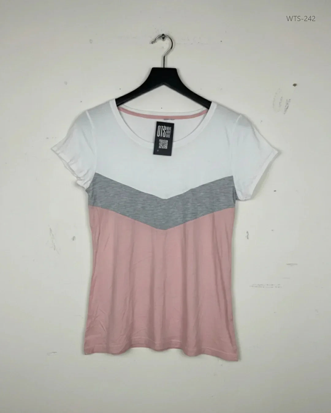 Secondhand Branded Womens Tshirts by Unknown, Multi Cotton fabric, Premium condition, for - Online Thrift Shop Peshawar Pakistan